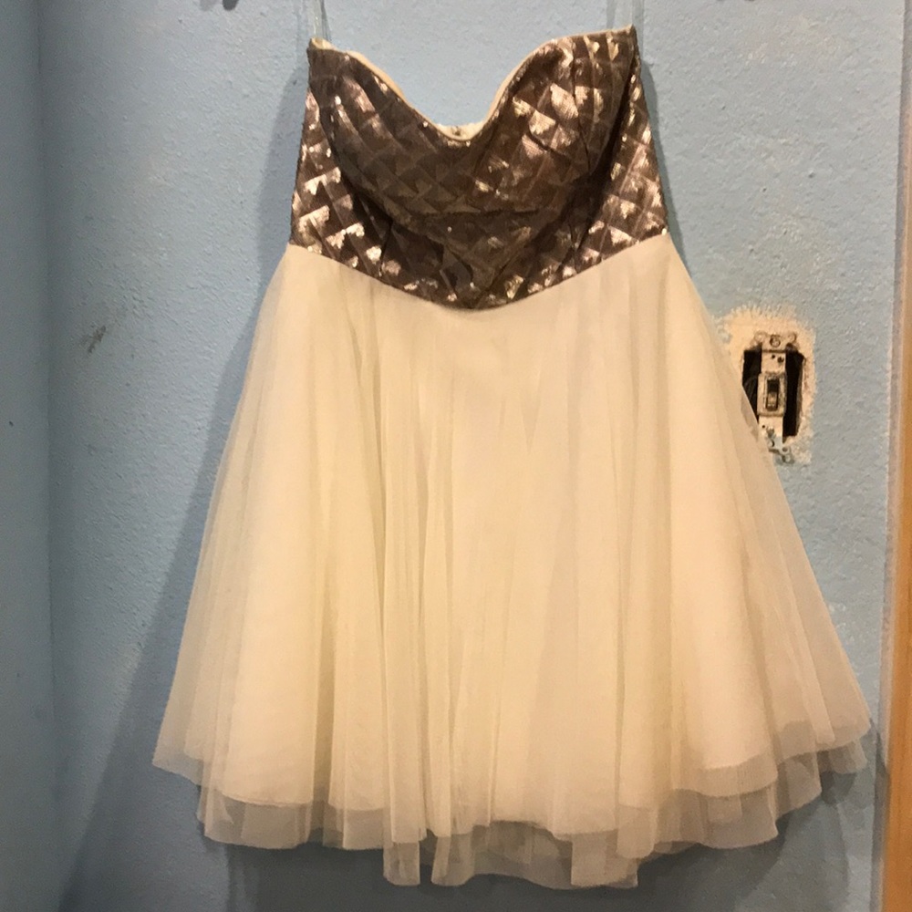 Stapless homecoming dress